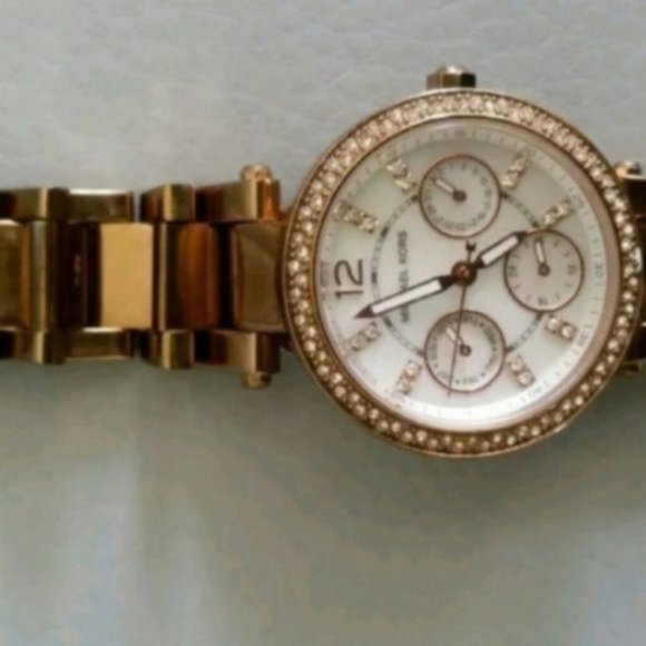 MICHAEL KORS Women Rose Gold Link Watch - Picture 2 of 7